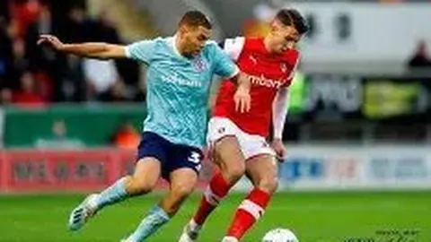 谢东57岁商演引热议，遭讽《笑脸》成经典