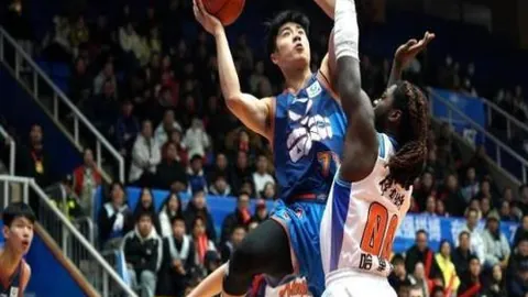 “青岛海牛：保级成功背后，挑战与担忧并存！”